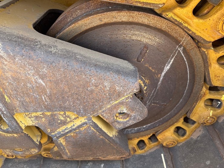 caterpillar-d6t-xl-image-16