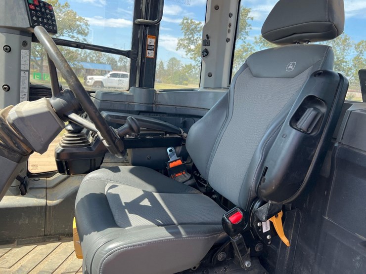 2021-deere-624p-image-32
