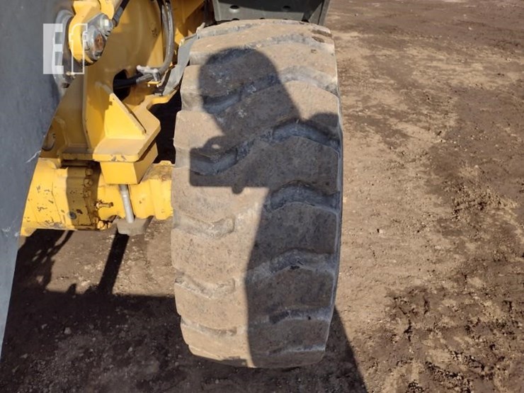 2015-deere-324k-image-18