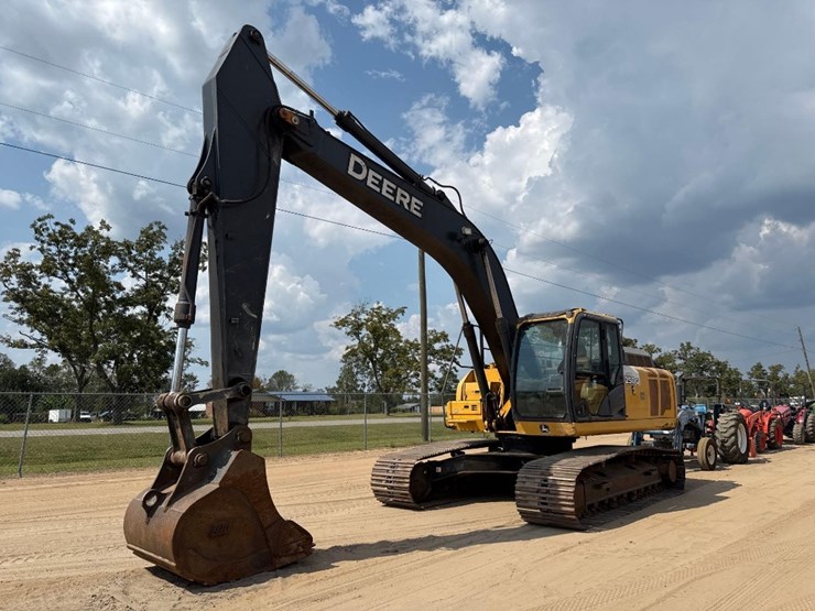 2015-deere-250g-lc-image-2