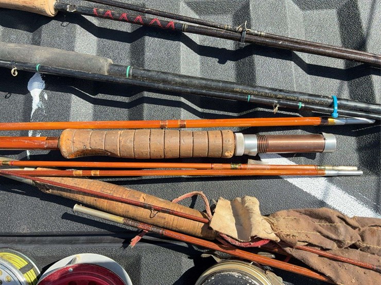 assorted-vintage-fly-rods-and-reels-image-11