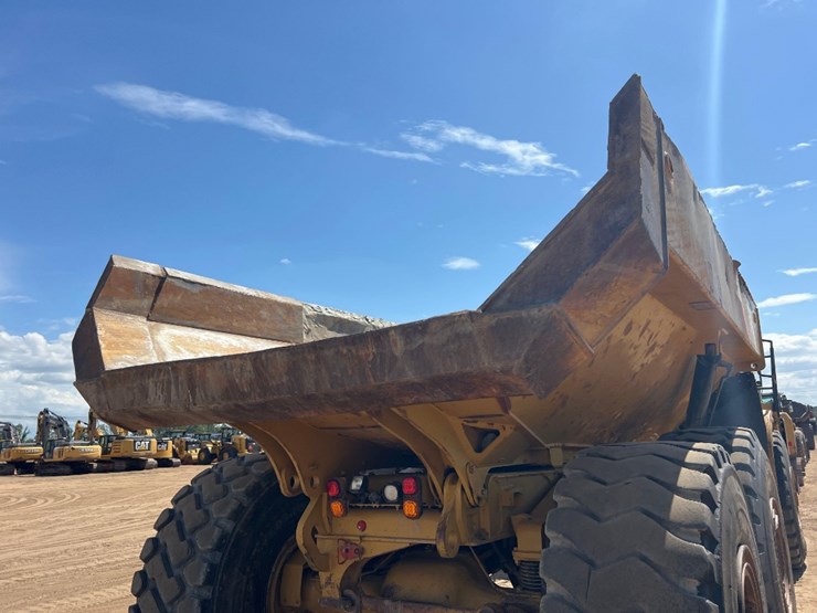 2018-caterpillar-745-image-25