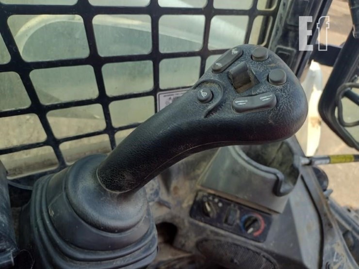 2019-bobcat-t740-image-11