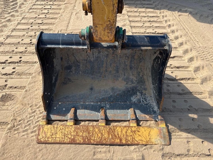 2022-caterpillar-303-image-24