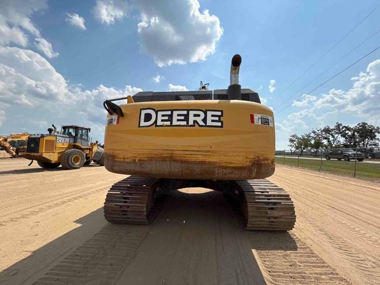 2015-deere-250g-lc-image-8