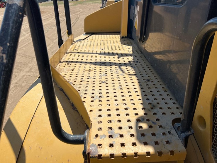 2018-caterpillar-745-image-31