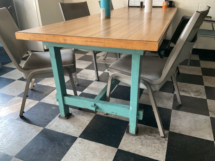 #186-•-tables,-chairs-and-refrigerator-image-11