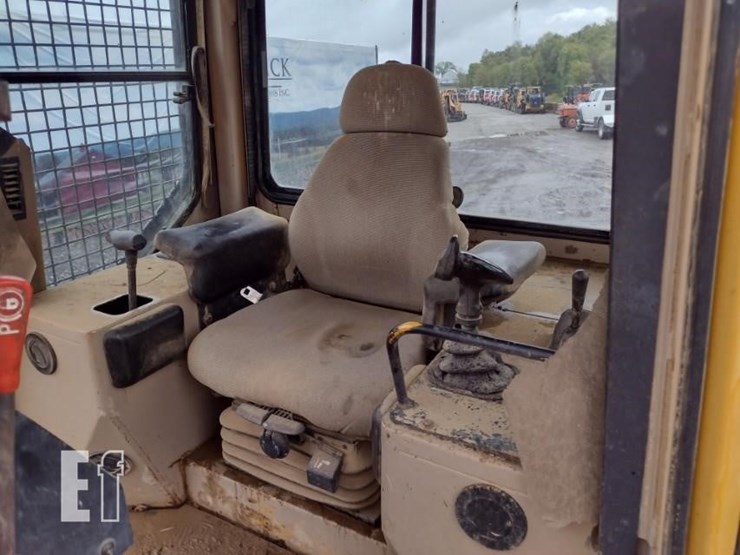 1997-deere-750c-image-11