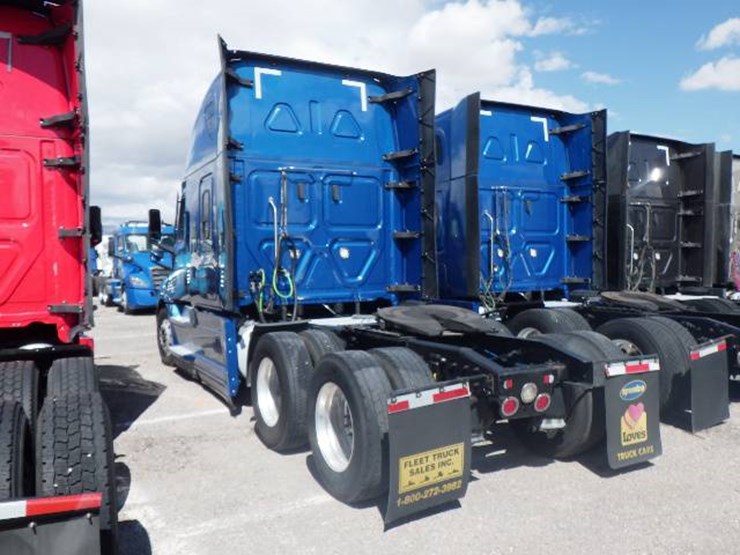 2021-freightliner-cascadia-126-image-7
