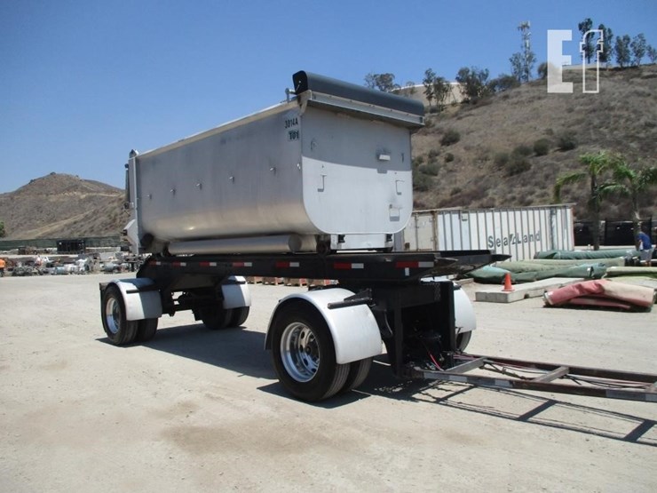 2002-peterbilt-365-image-2