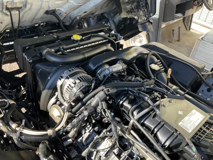 2015-isuzu-npr-image-14