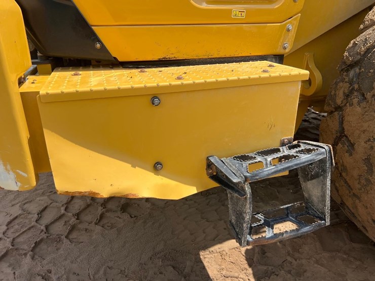 2022-caterpillar-980-image-19