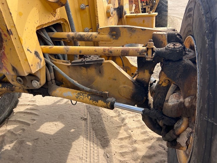 2008-deere-672d-image-27