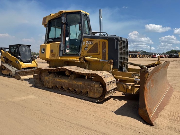 2007-deere-700j-xlt-image-4