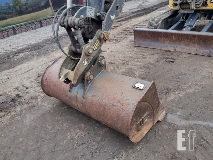 2019-deere-35g-image-19