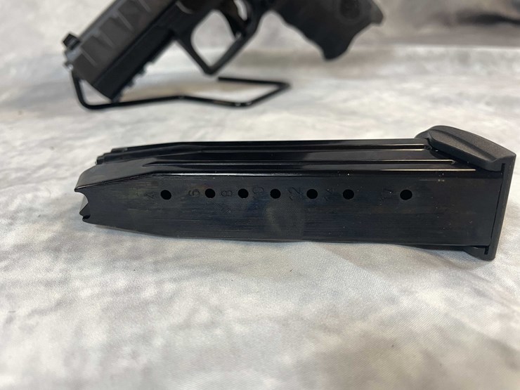 #4795-•-beretta-apx-9mm-luger-pistol,-sn:-a126539x-image-25