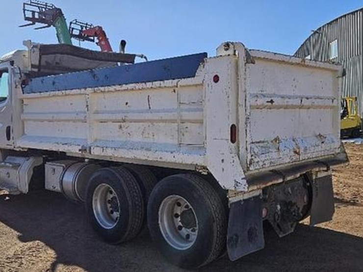 2011-freightliner-dump-truck-image-4