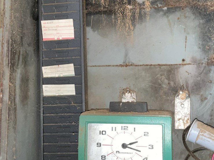 #146-•-time-clock-and-o-rings-in-storage-cabinet-image-4