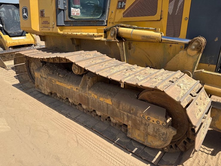 2007-deere-700j-xlt-image-13