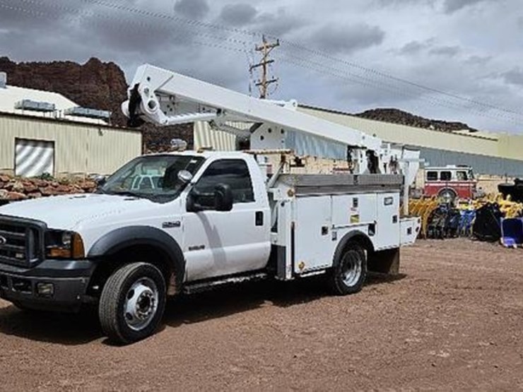 2006-ford-f550-image-1