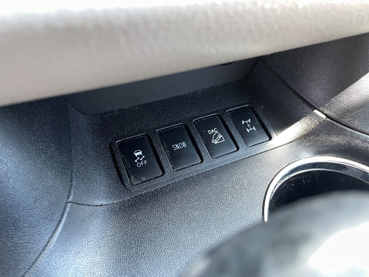 2016-toyota-highlander-image-47