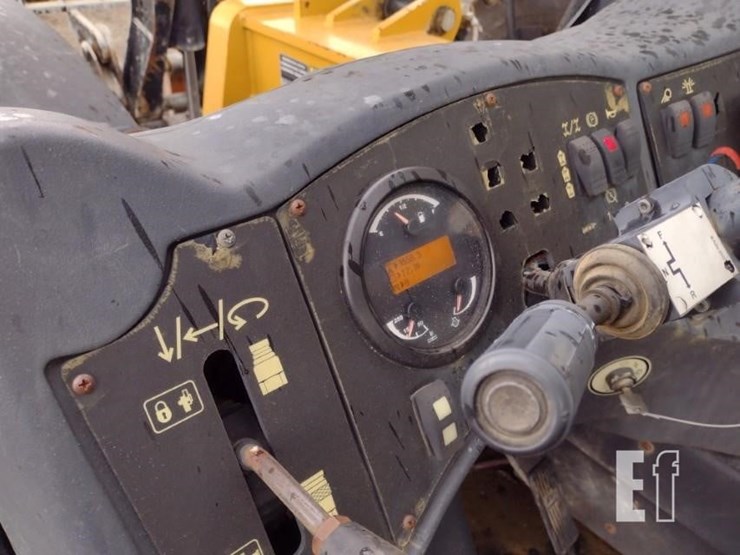2013-caterpillar-tl642c-image-8