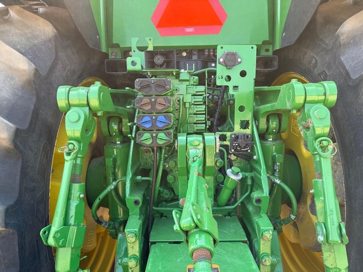 john-deere-8r-310-image-15