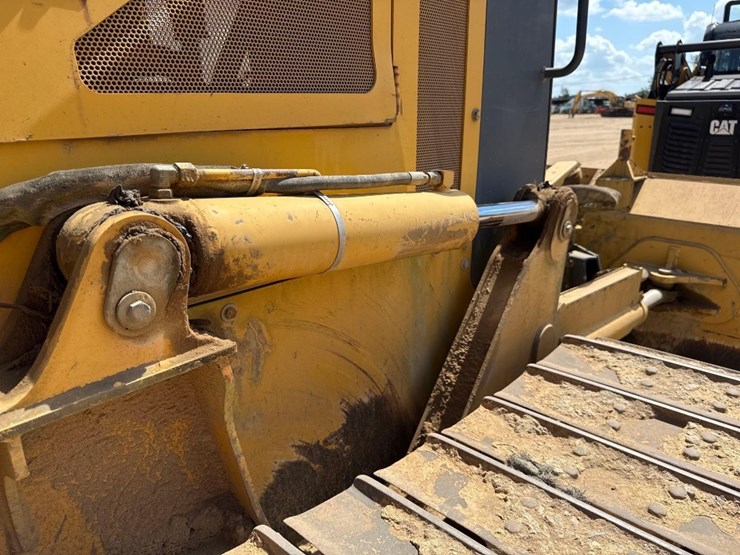 2007-deere-700j-xlt-image-17