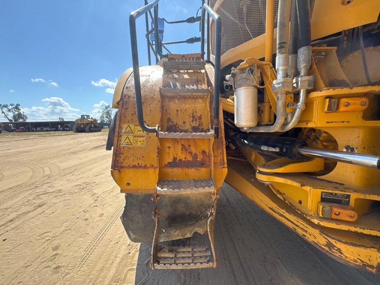 2019-caterpillar-745-image-24