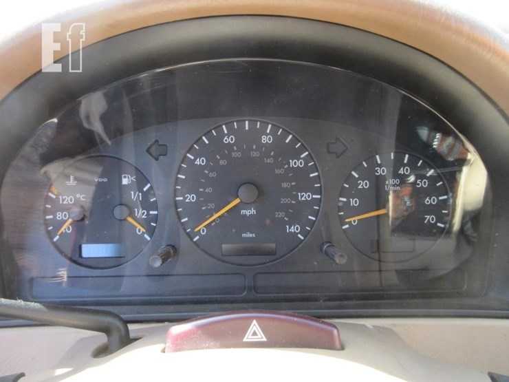 2001-mercedes-benz-ml320-image-18