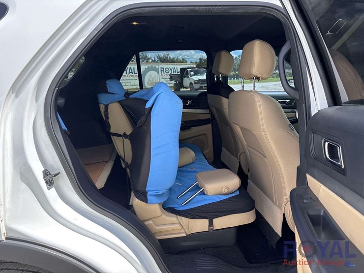 2017-ford-explorer-image-23