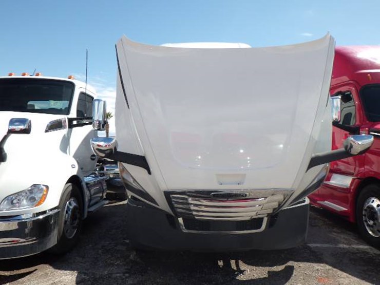 2020-freightliner-cascadia-126-image-13