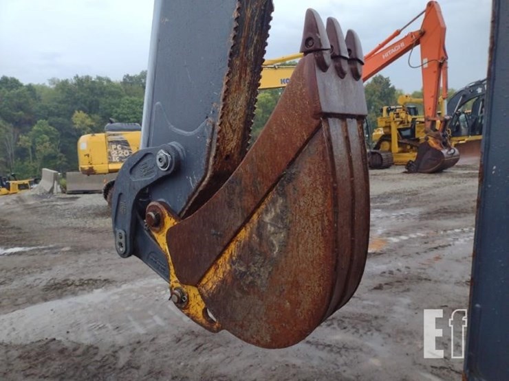 2020-deere-410l-image-34
