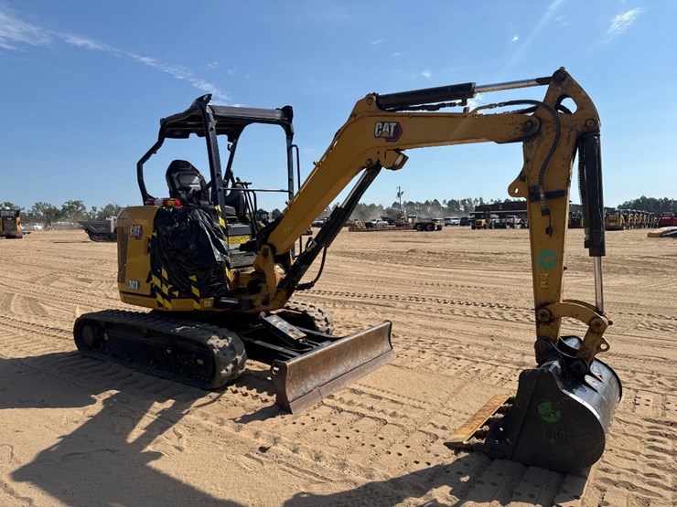 2022-caterpillar-303-image-4