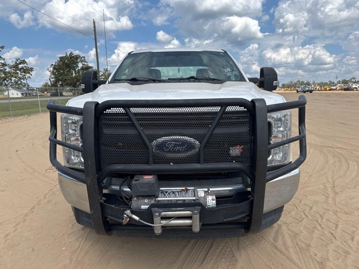 2019-ford-f250-xl-image-3