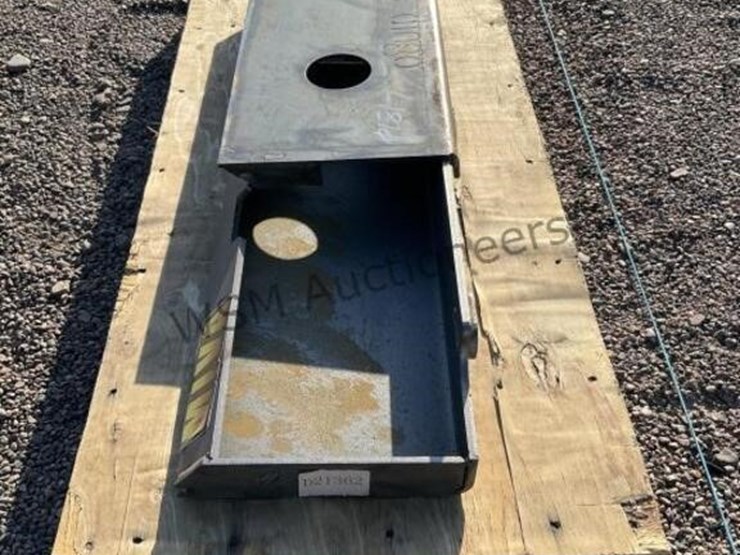 (3)-mounting-plates-for-stand-up-skid-steer-image-5