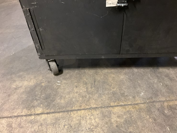 #166-•-metal-cabinet-image-6