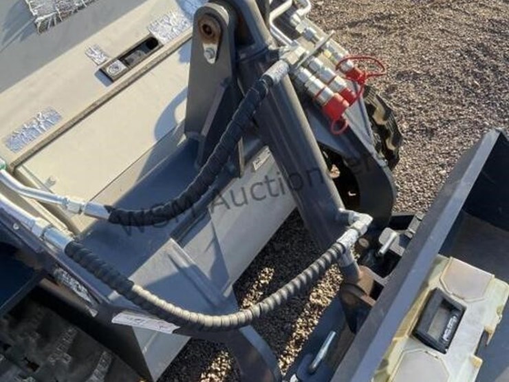 battler-st25m-6-stand-up-skid-steer-image-7