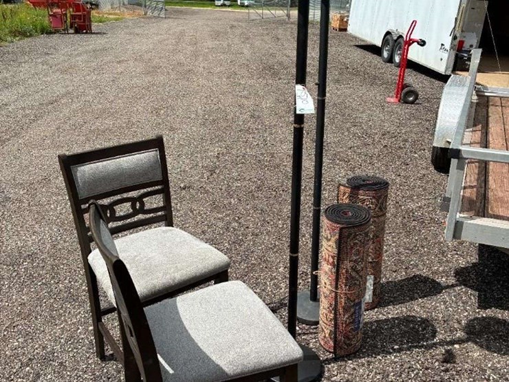 (2)-bar-stools,-(2)-lamps,-&-(2)-rugs-image-1