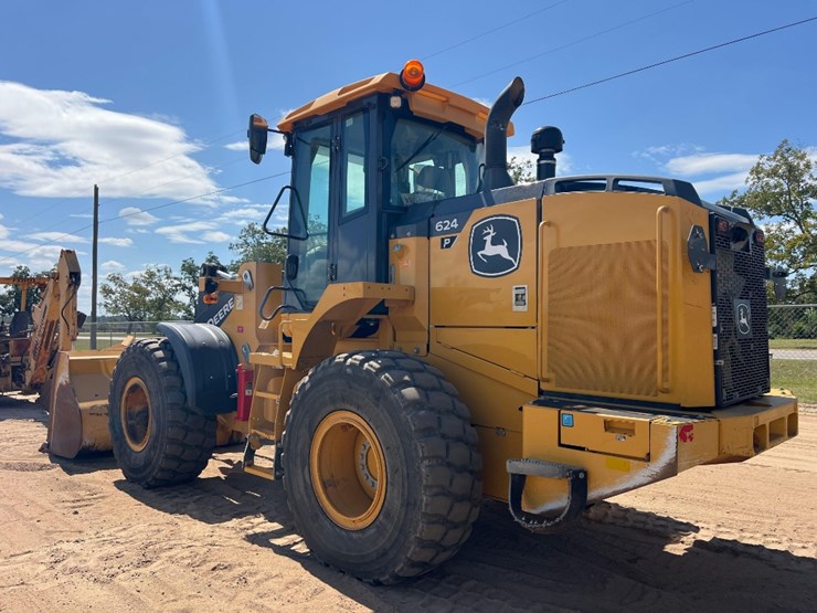 2021-deere-624p-image-2