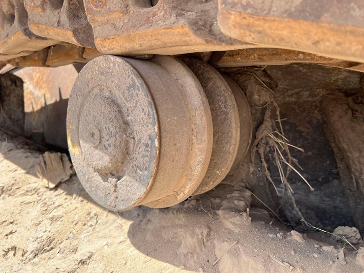 2015-deere-1050k-image-11