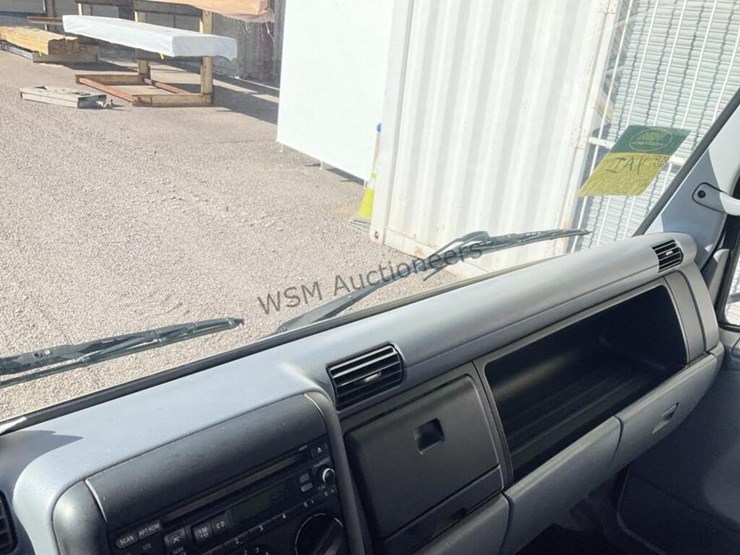 2007-mitsubishi-fuso-box-truck-image-14