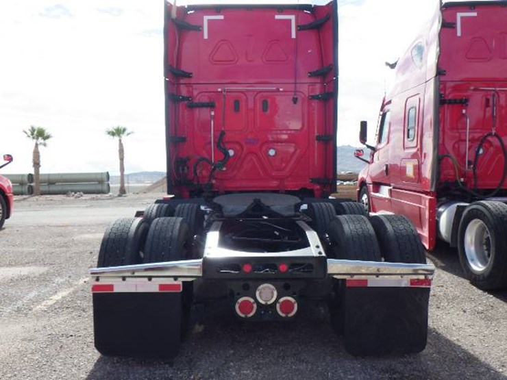 2023-freightliner-cascadia-126-image-8