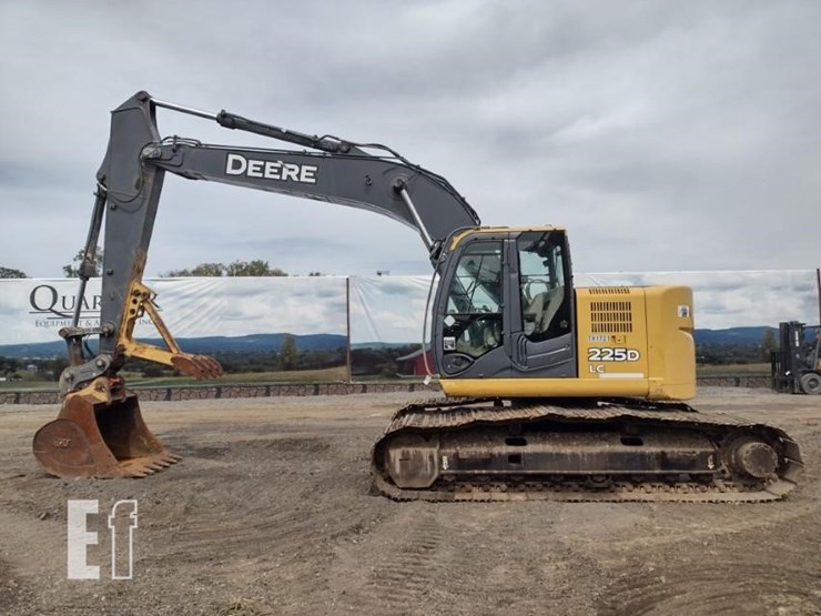 2011-deere-225d-lc-image-1