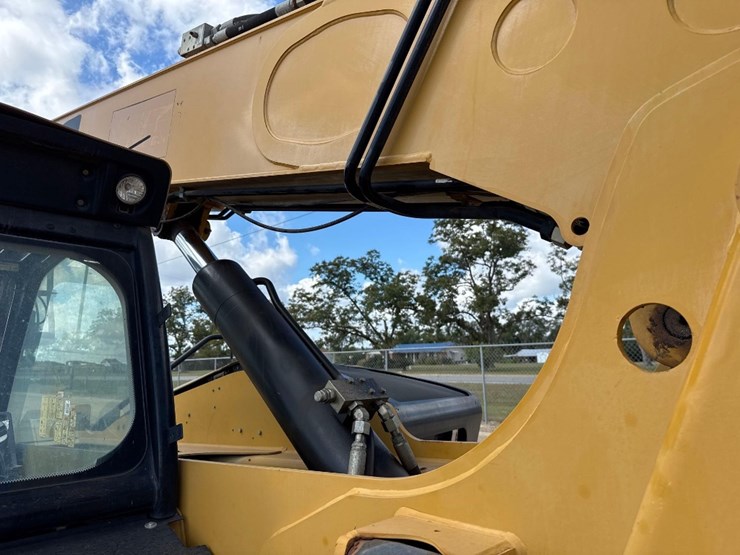 2016-caterpillar-tl642d-image-17