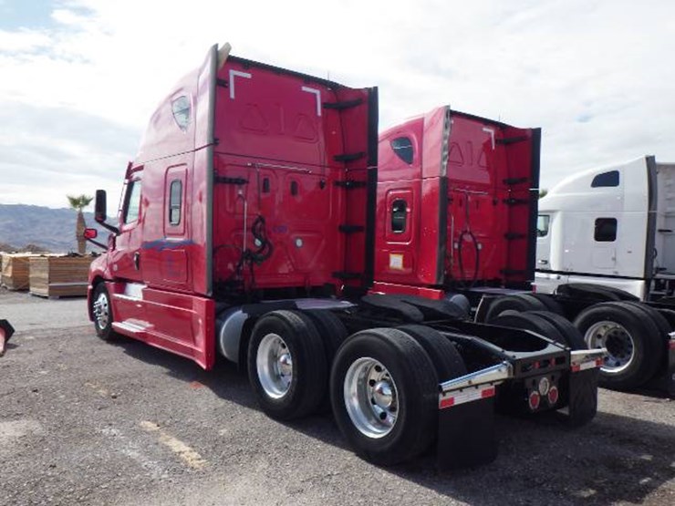2023-freightliner-cascadia-126-image-10