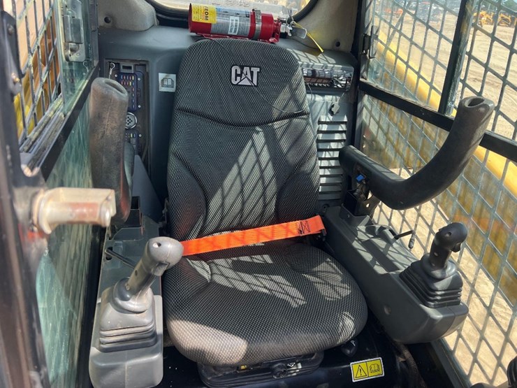 2019-caterpillar-262d3-image-21