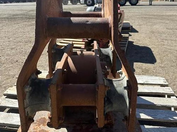 hydraulic-vibratory-plate-compactor-for-standard-backhoe-image-4