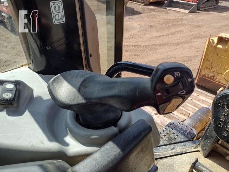2015-caterpillar-d6n-xl-image-12