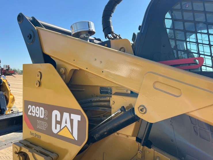 2019-caterpillar-299d2-xhp-image-24